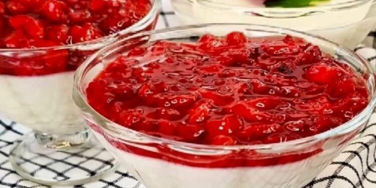 ПАННА КОТТА С КЛУБНИКОЙ.