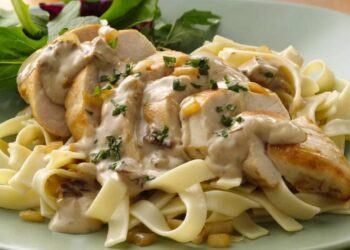 Паста “Альфредо” с курицей и грибами