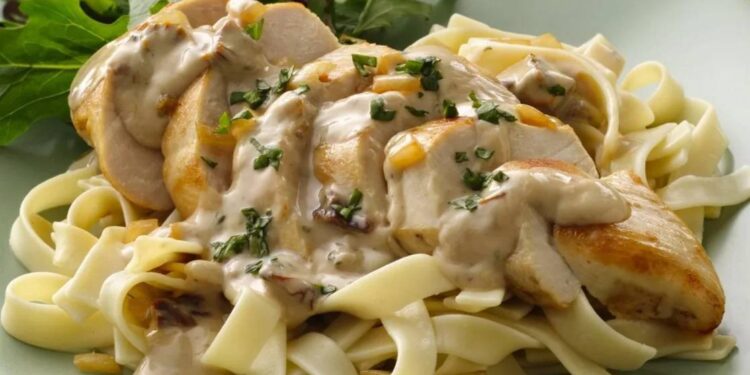 Паста “Альфредо” с курицей и грибами