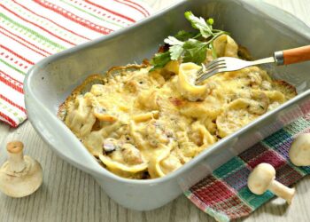 Пельмени под сливочным соусом