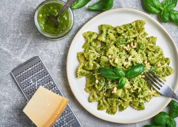 Паста с домашним соусом песто