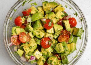 Сальса с авокадо и фетой