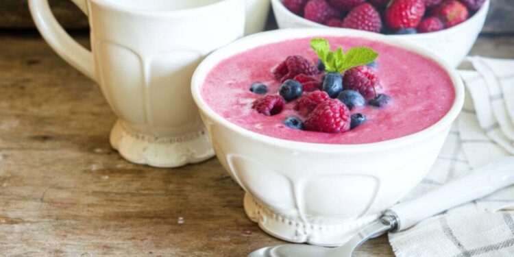 Манная каша с малиной